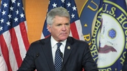 共和党联邦众议员麦考尔2021年6月23日在国会山召开的记者会上发言，呼吁就新冠问题问责中共。 （美国之音记者李逸华拍摄）