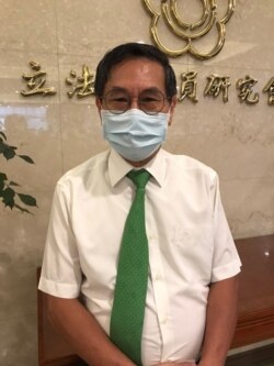 位于台北的台湾联合国协进会理事长涂醒哲 (美国之音记者顾展珑摄）