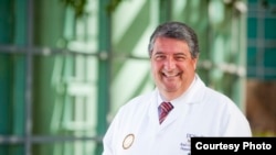 圣迭戈加州大学烧伤中心主任科因布拉(圣迭戈加大提供)