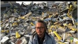 2017年11月,人权艺术家华涌在北京大兴区驱逐“低端人口”强拆现场作实况报道(资料图片)