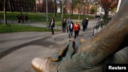 资料照片:美国哈佛大学校园一景 (路透社)