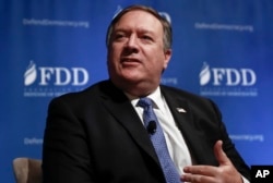 中央情报局局长彭佩奥在保卫民主基金会主办的国家安全峰会上讲话。(2017年10月18日)