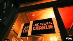 1月8日,外国驻京记者举行聚会声援《查理周刊》遇袭事件。(美国之音东方拍摄)