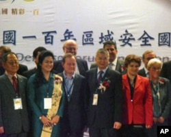 出席国防论坛的各国专家与学者