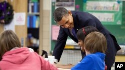 鉴于教育的重要性,奥巴马总统在一所中学里透露了他的预算案
