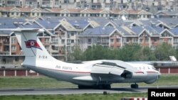 Máy bay của HHK Koryo của Triều Tiên đáp xuống phi trường ở Đại Liên, tỉnh Liêu Ninh, TQ. Ảnh chụp ngày 8/5/2018 bởi Kyodo/via REUTERS
