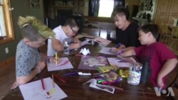 零售商售卖独特学校用品吸引孩子与家长 零售商售卖独特学校用品吸引孩子与家长