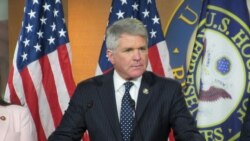 共和党联邦众议员麦考尔2021年6月23日在国会山召开的记者会上发言,呼吁就新冠问题问责中共。 (美国之音记者李逸华拍摄)