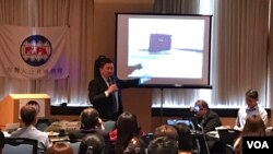 台湾民进党立法委员王定宇2019年9月14日在华盛顿台湾人公共事务会国会倡议年会发表演说(美国之音锺辰芳拍摄)