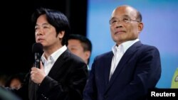 台湾行政院长苏贞昌(右)