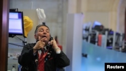 交易员在纽约证券交易所工作。(2018年12月20日)