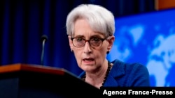 资料照:美国常务副国务卿谢尔曼在国务院简报会上 (2021年4月18日)