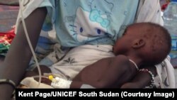 Trẻ em nhiễm vi khuẩn bệnh tả được điều trị tại Nam Sudan.