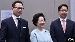 左起:香港立法会议员郭荣铿、前政务司司长陈方安生、立法会议员莫乃光2019年4月2日共同召开记者会总结访美行程。 (美国之音汤惠芸摄)