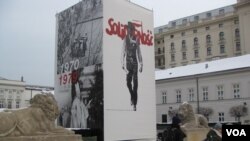 波兰首都华沙街头的宣传画,反映团结工会和罗马教皇约翰保罗二世。