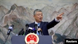 资料照:中国驻英大使刘晓明在伦敦的一个记者会上。(2019年8月15日)