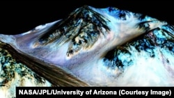 火星上出现了一条约10米的弯弯曲曲神秘条痕(2015年9月27日)