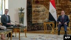 美国国务卿布林肯(左)与埃及总统塞西在开罗举行会晤。(2024年2月6日)