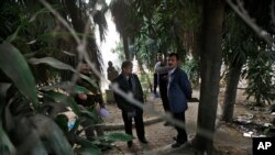 Các nhà điều tra Ấn Độ tại địa điểm nơi du khách Ðan Mạch bị hãm hiếp tại New Delhi, ngày 15/1/2014.