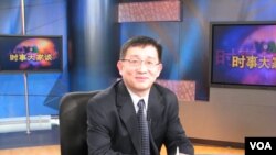 布鲁金斯学会约翰·桑顿中心主任李成过去参加美国之音节目(美国之音拍摄)