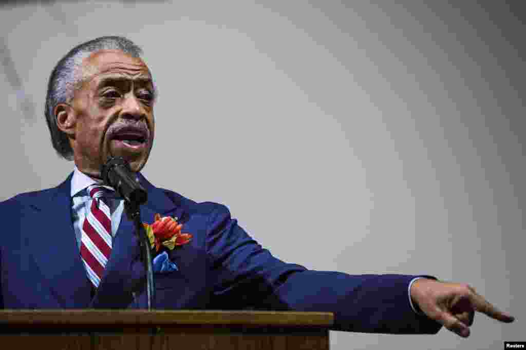 Nhà lãnh đạo dân quyền Al Sharpton phát biểu tại nhà thờ Greater St. Mark Family ở thị trấn Ferguson, bang Missouri ngày 17 tháng 8, 2014.