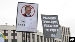 去年12月24日莫斯科反政府示威
标语1:“俄罗斯不要普京”
标语2:“只要他们不下台,我们还会示威”