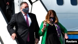 美国国务卿蓬佩奥与夫人苏珊·蓬佩奥抵达斯洛文尼亚。(2020年8月13日)
