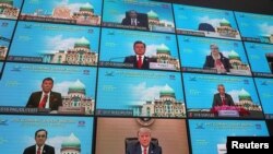 在马来西亚吉隆坡举行的2020年亚太经济合作组织领导人会议在线画面(2020年11月20日)。