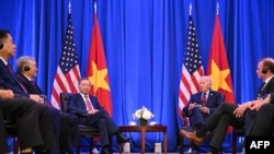美国总统拜登在纽约举行的第79届联合国大会期间会见越南国家主席苏林。(法新社:2024年9月25日)