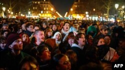 ኣብ ሜዳ ርፓብሊክ ፓሪስ ንሕልፈት ፐ ፐን ንምጽንባል ዝተኣከቡ ተቓወምቲ