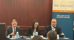 前美国国务院关键和新兴技术特使办公室政策与战略主任史威哲(Rick Switzer)星期三(2024年9月18日)在信息技术和创新基金会(ITIF) 举办的题为"中国正迅速成为先进产业的领先创新者"(China Is Rapidly Becoming a Leading Innovator in Advanced Industries)简报会上发言(美国之音记者薛小山拍摄)