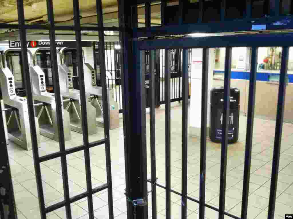 Dịch vụ xe điện ngầm và xe buýt ở New York City đã đóng cửa trong ngày thứ hai 29/10/2012 vì bão Sandy.