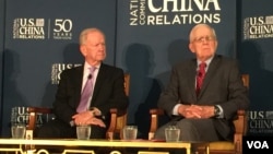 里根总统的国家安全顾问麦克法兰(左)与艾伦在美中关系研讨会上(2016年6月27日)