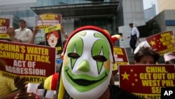 Nhiều nước sử dụng chiến thuật sử dụng thông tin, chiến lược truyền thông và thông cáo báo chí để thu hút sự ủng hộ của công luận ở cả trong lẫn ngoài nước trong vấn đề biển Đông.