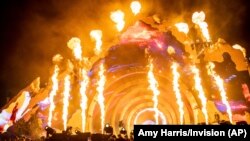 2021年11月5日晚,说唱歌手特拉维斯·斯科特(Travis Scott)在休斯顿NRG公园举办的Astroworld音乐节上表演