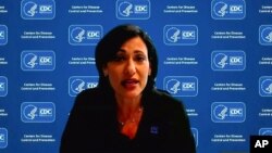 资料照片:美国疾控中心主任瓦伦斯基在一次记者会上讲话。(2021年1月27日)