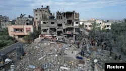 加沙中部地区难民营“马加齐”被以色列轰炸。(2023年12月25日)