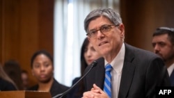 资料照片:雅各布·卢2023年10月18日在参议院外交关系委员会美国驻以色列大使提名听证会上发表讲话。