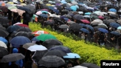 抗议者参加示威,要求香港政府撤回修订可把嫌疑人送往中国的《逃犯条例》的方案。(2019年6月17日)