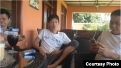 在莫桑比克的水东籍象牙走私团伙成员(从左至右:谢兴帮、欧海强和王康文)(图片来源:EIA)