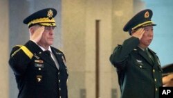 时任美国陆军参谋长的米利上将2016年8月会见时任中国陆军司令的李作成(美联社)