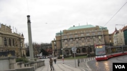 布拉格街头(美国之音白桦)