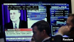 Quỹ Dự trữ Liên bang tuyên bố có thể bắt đầu cắt giảm hàng tỷ đôla mua chứng khoán.