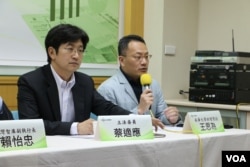 右持话筒发言者为王思为教授