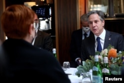 2022年2月11日,美国国务卿安东尼·布林肯在墨尔本会见澳大利亚外交部长玛丽斯·佩恩。他次日到达南太平洋岛国斐济访问。(路透社图片)