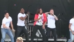 美国万花筒:奥巴马夫人示范五招健身秘诀 美国万花筒:奥巴马夫人示范五招健身秘诀