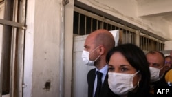 德国外长贝尔伯克、法国外长巴罗在叙利亚变天后访问大马士革,并参观恶名昭彰的赛德纳亚监狱。(法新社:2025年1月3日)