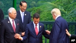 代表台湾出席亚太经合会的亲民党主席宋楚瑜和美国总统川普、墨西哥总统捏托等人(2017年11月11日)