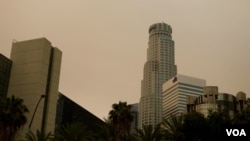 洛杉矶市区的雾霾天(美国之音国符拍摄)