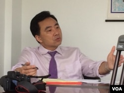 高光俊,纽约执业律师 (美国之音方冰拍摄)